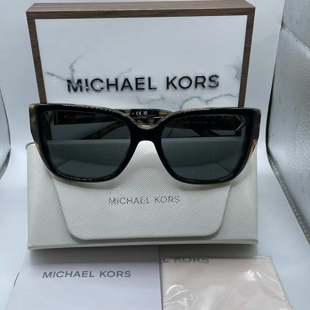 Authentic Michael Kors Sunglasses
NEW MK 2199